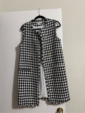Ovi Black & White Houndstooth Sleeveless Tweed Coat